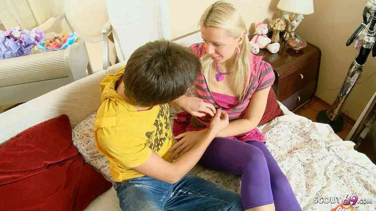 Sister seduces bro with huge prick in small ass-hole