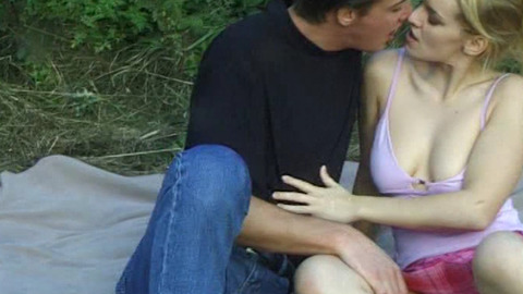 Ripe college babes go raw old-school