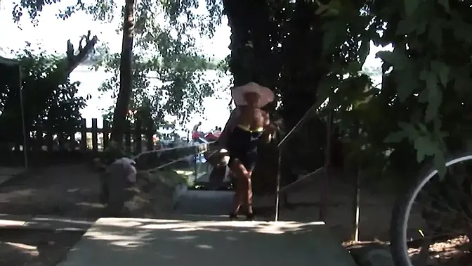 LA SPIAGGIA DEGLI SCAMBISTI - (storia #01)