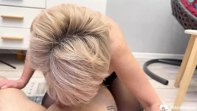 Sultry cougar gives a handsjob and pleasured by a huge cock