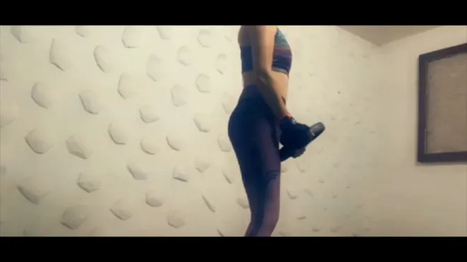 Sexy gym babe gets horny thinking of hot men