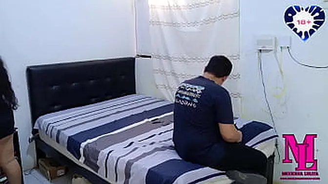 Sexy Latina milf seduces the tech with a juicy blowjob