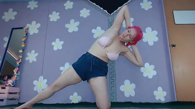 Latina bombshell's big tits slip out during yoga class