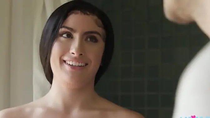 REAL babe gets naked and shows off her body