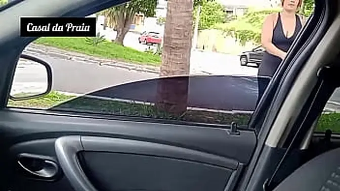 Amateur babe gets blowjob in the car after practice