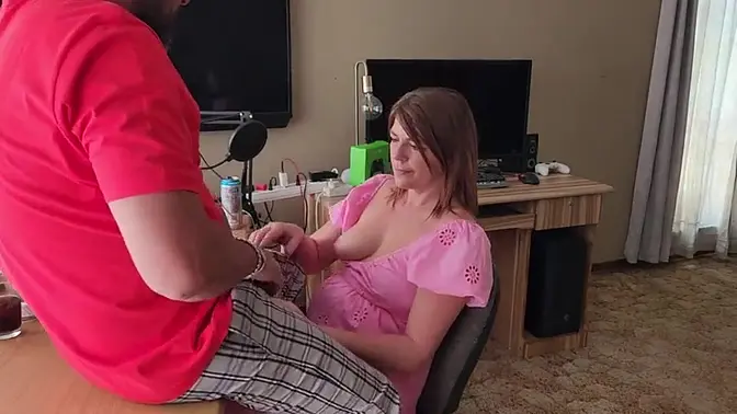 Babe gives sloppy handjob with thick cum