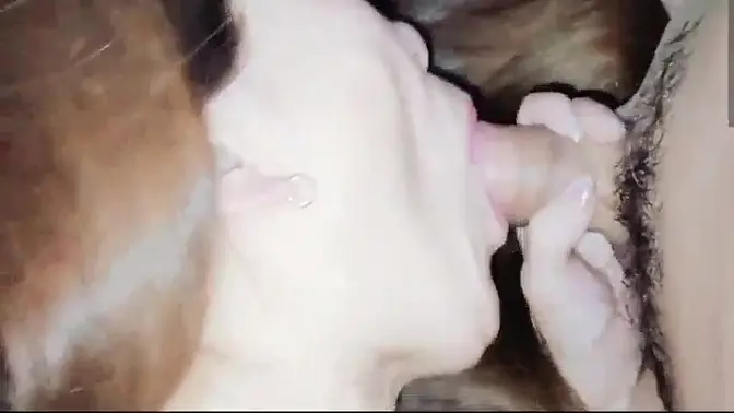 Japanese mature woman gives mind-blowing deepthroat on uncut cock