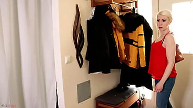 Step-Daddy falls for step-daughter's MILF charms, gets a blowjob