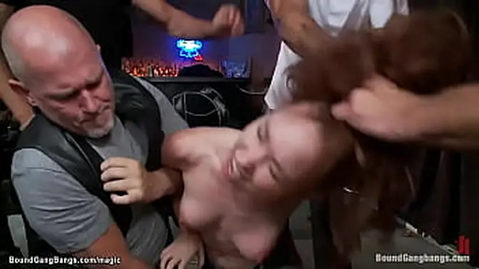 Double penetrated princess👸: group sex slave