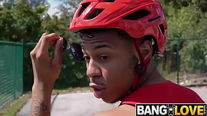 Blonde pornstar Brandi gets her big tits pounded