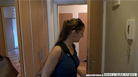 CZECH WIFE EXCHANGE - CURVY CHEATING SPICE GETS PENIS🌭 IN HER throat