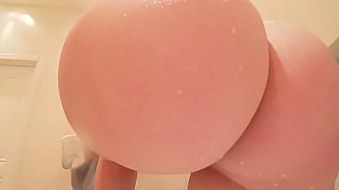 A girl with a big and juicy ass fucks