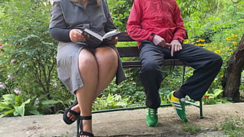 Juicy outdoor blowie courtesy of a scorching senior harlot mistress
