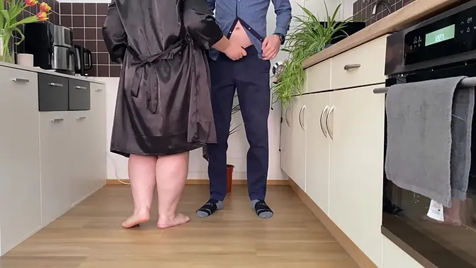 Neighbor's wet, hairy pussy tempts chubby MILF