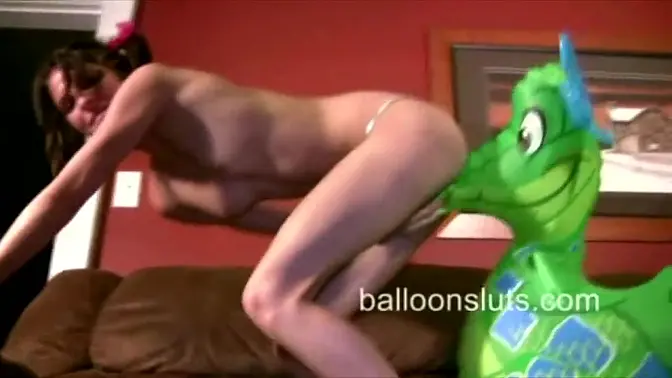 Shiny spandex-clad babe wanks with a giant balloon