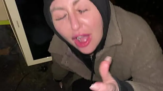 Naughty homeless blonde MILF seduces TV repairman