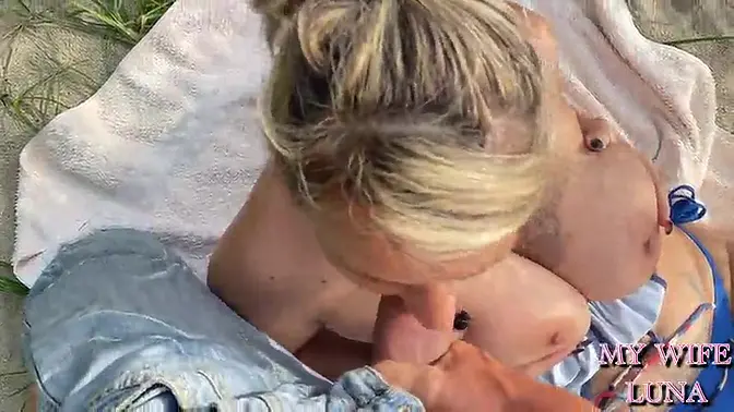 Ass-Sex on the beach with final squirt