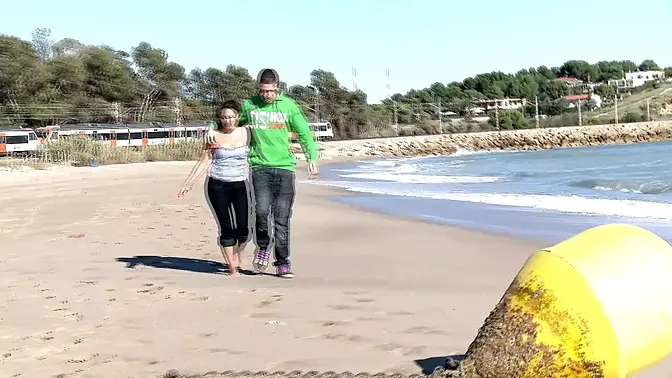 Beach couple gets nailed when no one's around