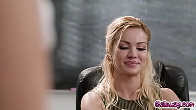 Sophia Locke and Cherry Kiss ravage Gal Ritchie′s eager twat