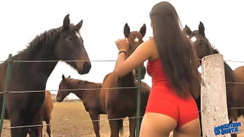 Mature Latina Seductress - Juicy Booty Ride!