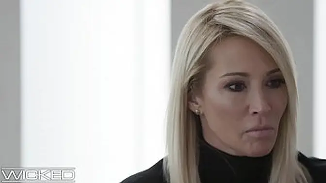 Blonde babe Jessica Drake gets double penetration surprise