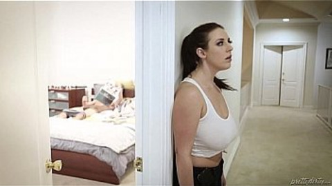 Sexy housekeeping beauty gets wild on cock🌭