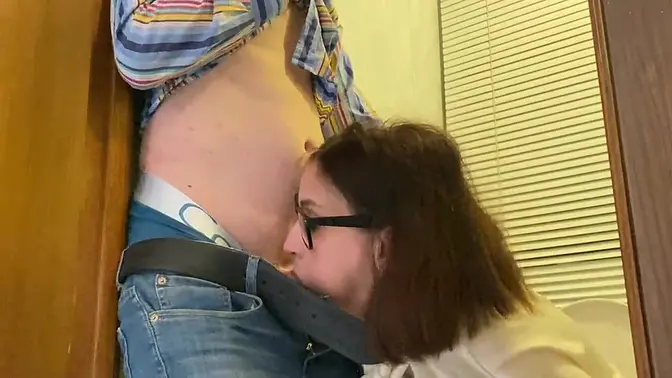 Alina Tumanova gives deepthroat blowjob in the toilet