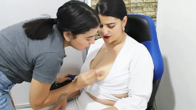 Latina milf gets her pussy licked for a better grade