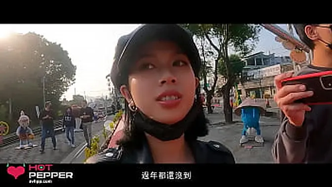 Cute Asian girlfriend from Taiwan gives a tasty blowjob