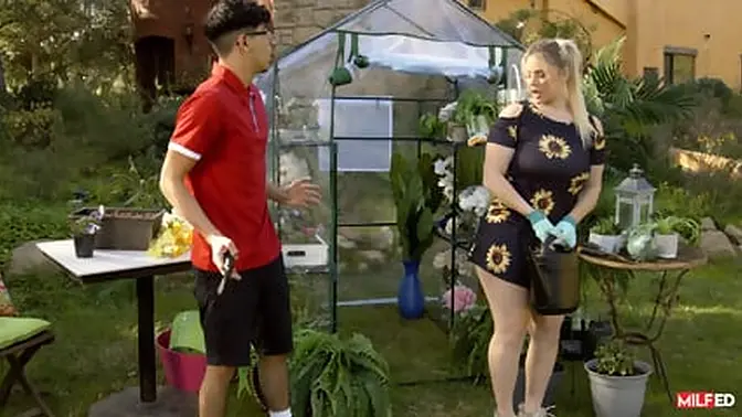 Jenna Starr Getting Railed in Her Backyard