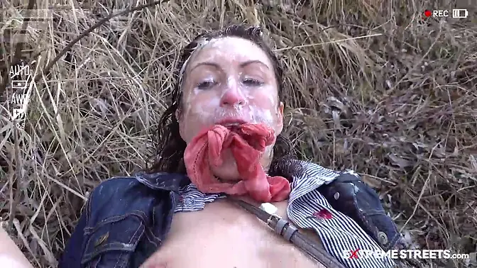 Sultry MILF gives deepthroat blowjob and takes double fuck in public