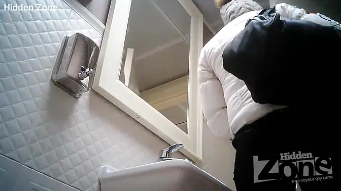 Amateur babe shaves her pussy for hidden cam toilet surprise