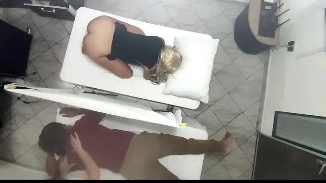 Cheating Wife Gets Creampied by Doctor in Couples Massage Parlor