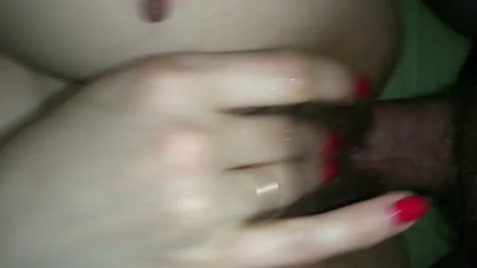 Amateur wife cums on camera while getting anal