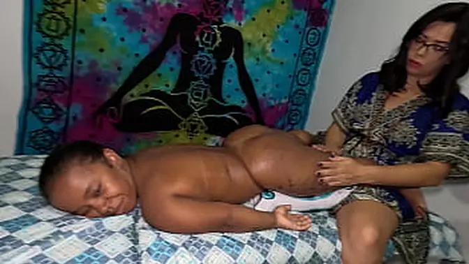 Tiny tit girl gives tantric massage to small pussy