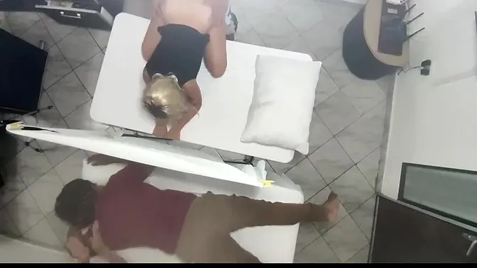 Hotwife's huge booty revealed during massage