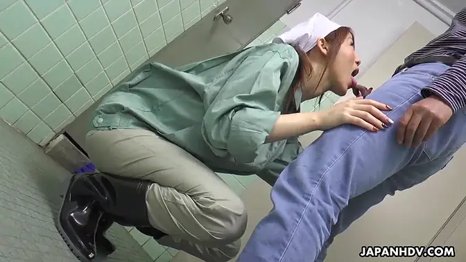 Brunette Asian babe gives a hot blowjob and handjob