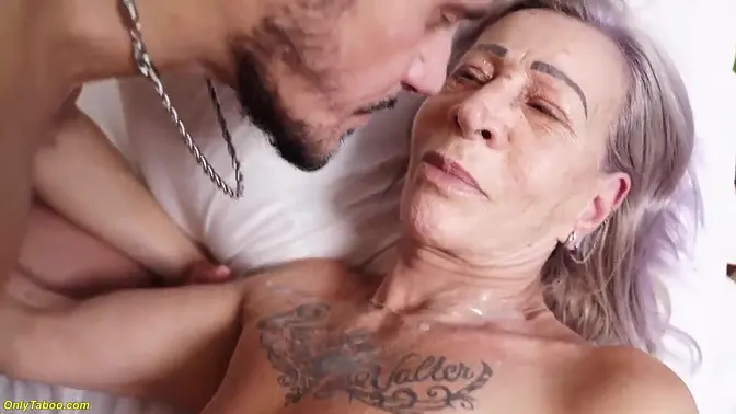 Granny's anal gets stretched by her toyboy's big cock