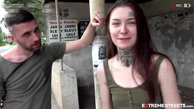 EXTREME STREETS - She Would Do Anything For Big Money