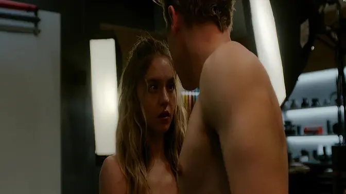 Sydney Sweeney's sensual teases in a voyeuristic bedroom