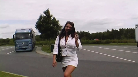 Black cock🌭 banging blonde bimbo in parking lot