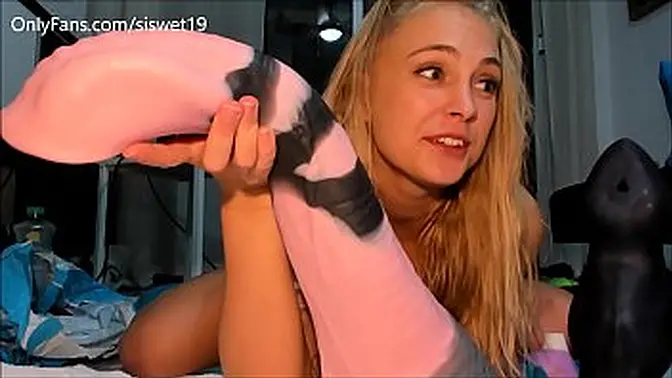 Teen siswet19 gets her ass knotted and fist fucked