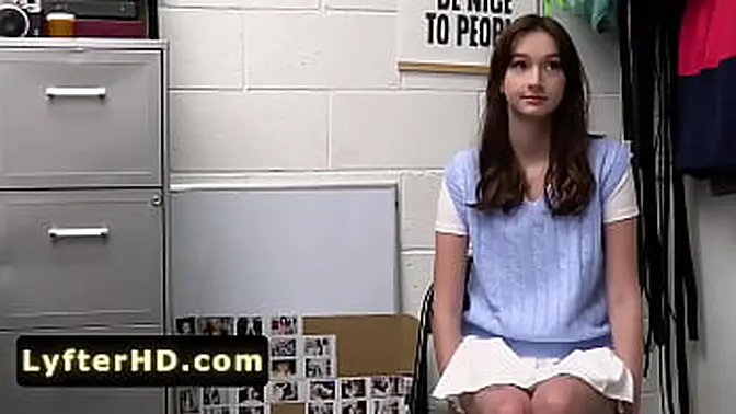 Thief girl tries to free herself by fucking the police officer