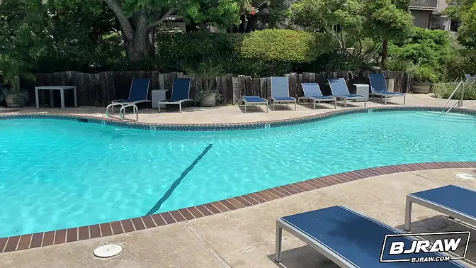 Rose A plants two lips on a hard cock