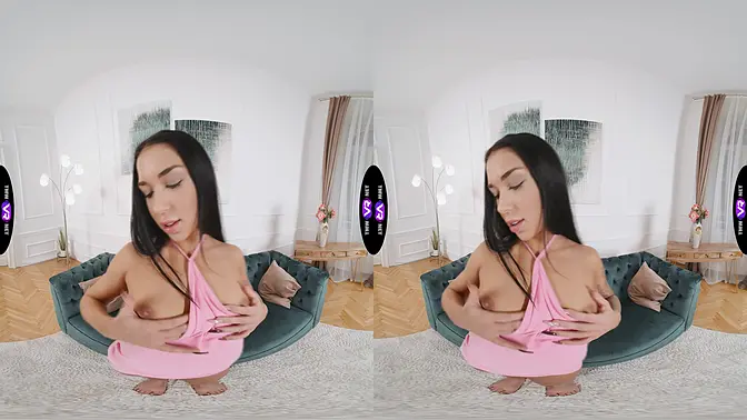 Sexy babe strips to prove her hotness