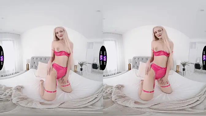 Guy watches his girlfriend finger herself to orgasm