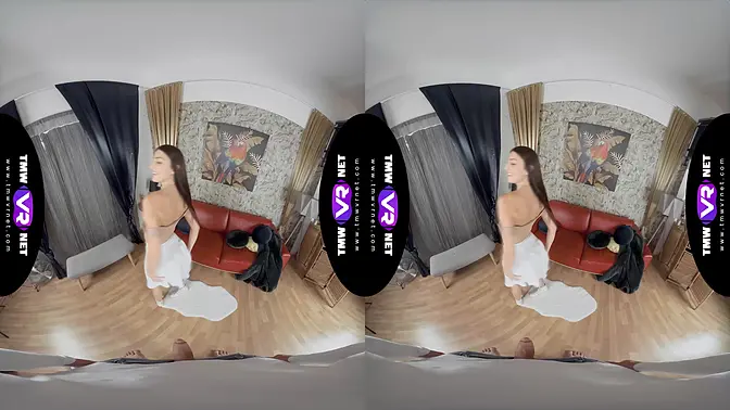 Sensual sex artist brings herself to mind-blowing climax