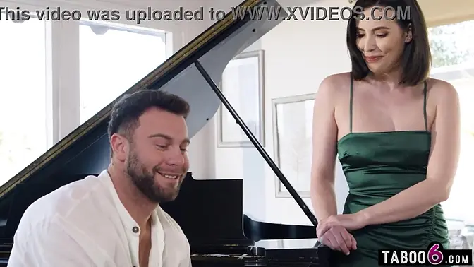 Latina MILF cheats on hubby with hardcore blowjob