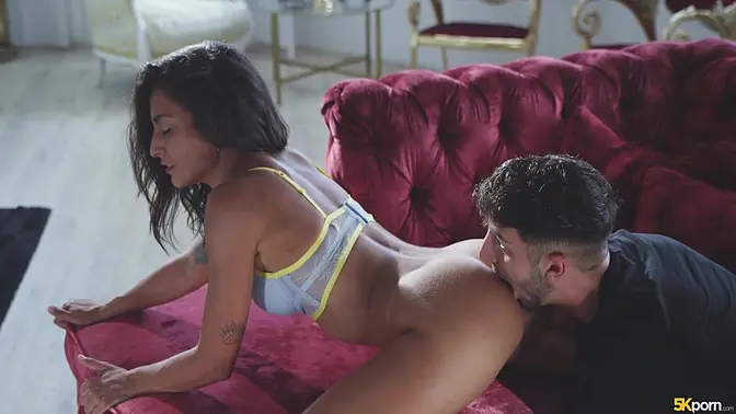 Hot Anita′s Shocking Pleasure Ride