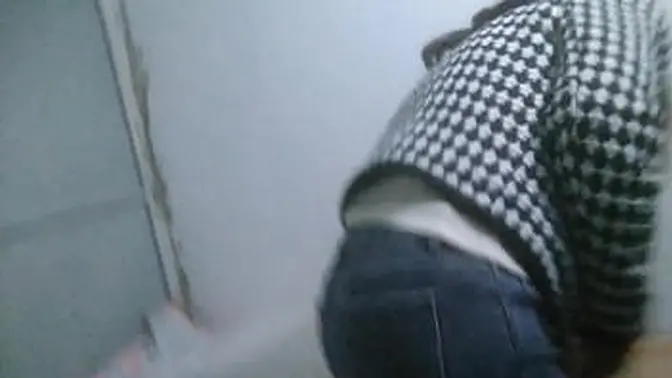 Amateur Chinese whore gives a sloppy BJ